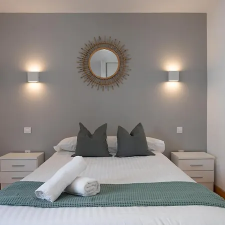 Homeforguest With Pool And Terrace 1 Min From The شقة