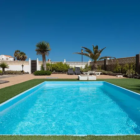 Homeforguest With Pool And Terrace 1 Min From The كوراليهو
