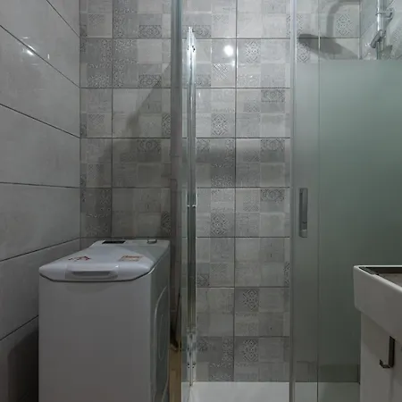 Homeforguest With Pool And Terrace 1 Min From The شقة