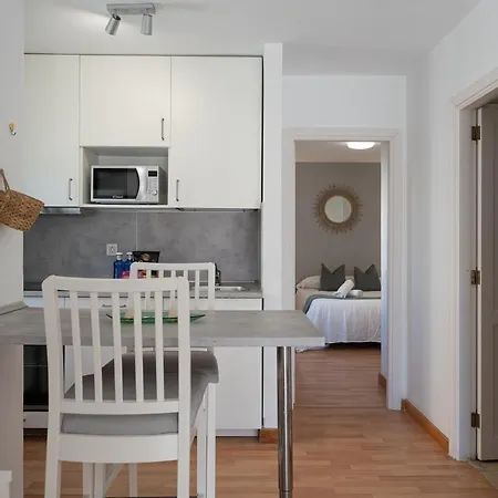Lejlighed Homeforguest With Pool And Terrace 1 Min From The