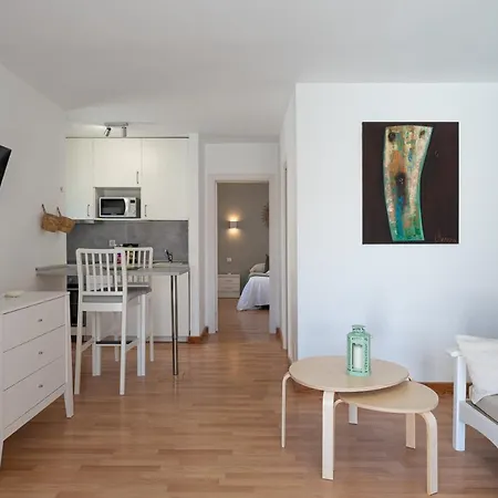 Lejlighed Homeforguest With Pool And Terrace 1 Min From The